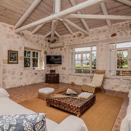 Villa In Pietra Kalamaras Makhairádhon Buitenkant foto